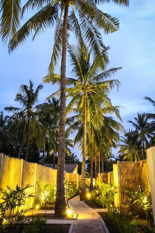 Sunset Palms Resort Gili Trawangan Exterior photo